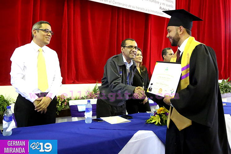 UNICA grad&uacute;a a especialistas en derecho tributario de la DGI